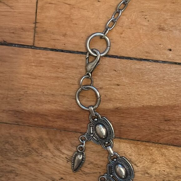 Vintage silver tone linked belt with dangle charms 41” - Picture 4 of 5